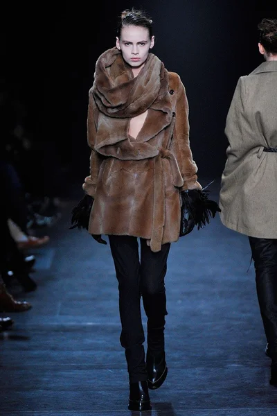 Look 10